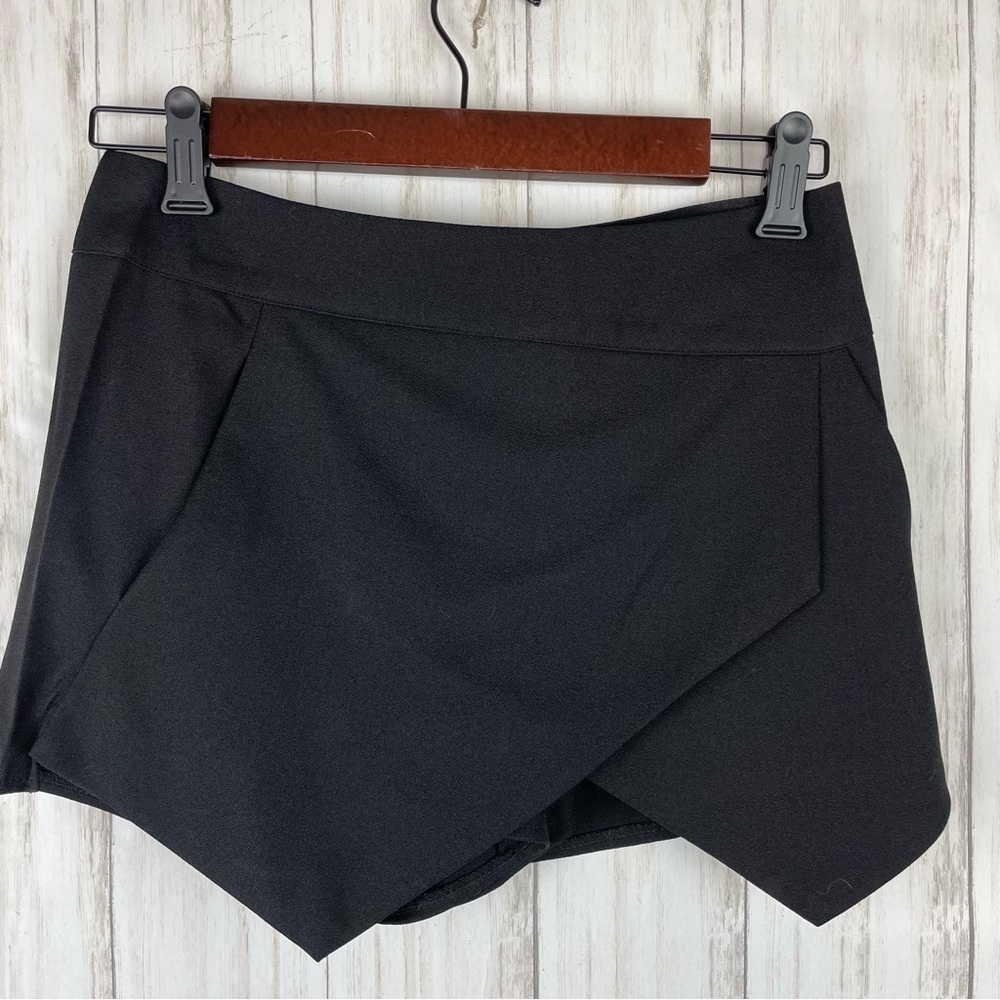 LF black envelope skort with pockets
